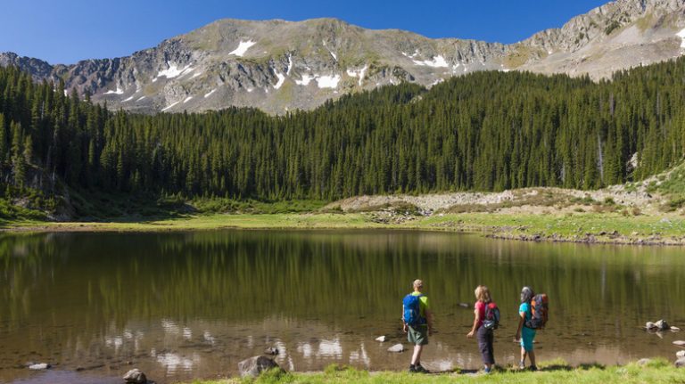 Stunning Mountain-Ringed Lake in New Mexico Offers Breathtaking Scenic Trails